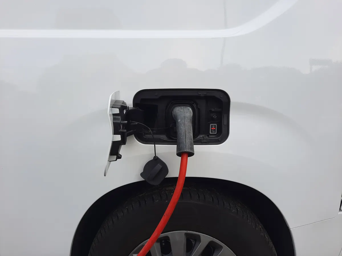 Chinese OEM Hybrid Sales Hit Record 12% EU Share Around Tariff Gap